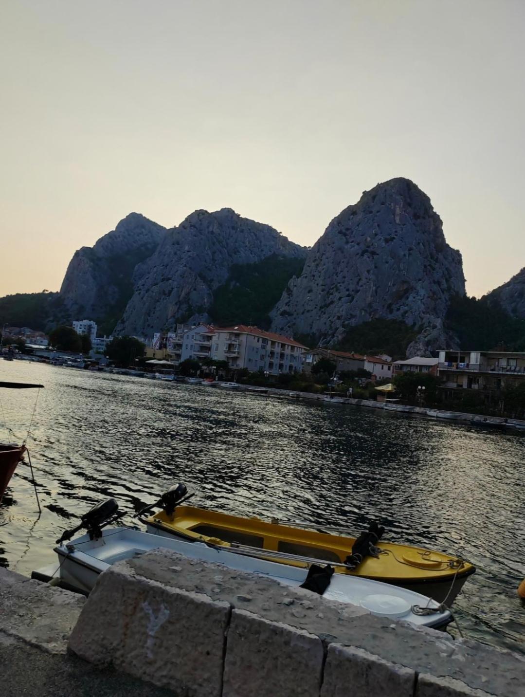 Apartmani Branko Vojnovic Omiš Buitenkant foto